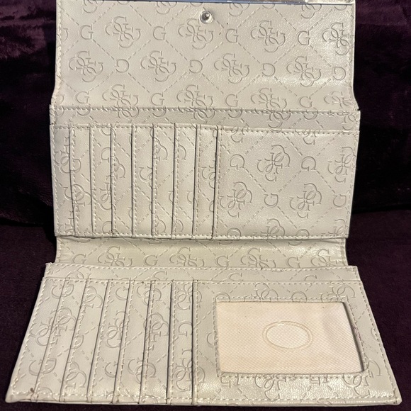 Guess wallets - Picture 3 of 5